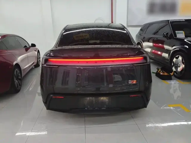 Tesla Model Y — Фото автомобиля 5
