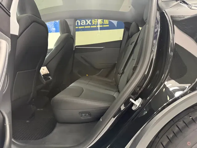 Tesla Model Y — Фото автомобиля 8