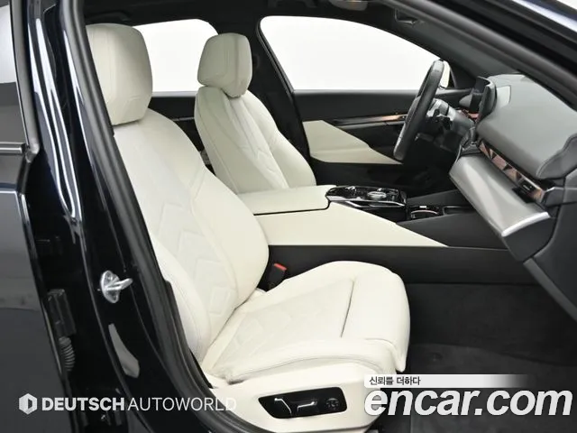 BMW 5 Series G60 — Фото автомобиля 10