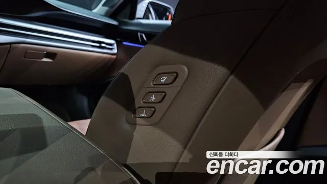 Hyundai Grandeur Grandeur (GN7) 2.5 Бензин 2WD — Фото автомобиля 15