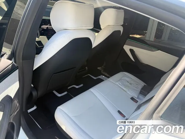 Tesla Model Y — Фото автомобиля 9