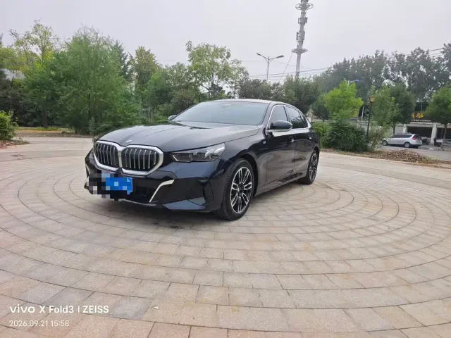 BMW 5 Series — Фото автомобиля 2