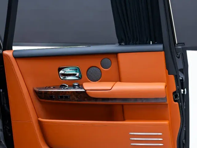 Rolls-Royce Phantom — Фото автомобиля 21