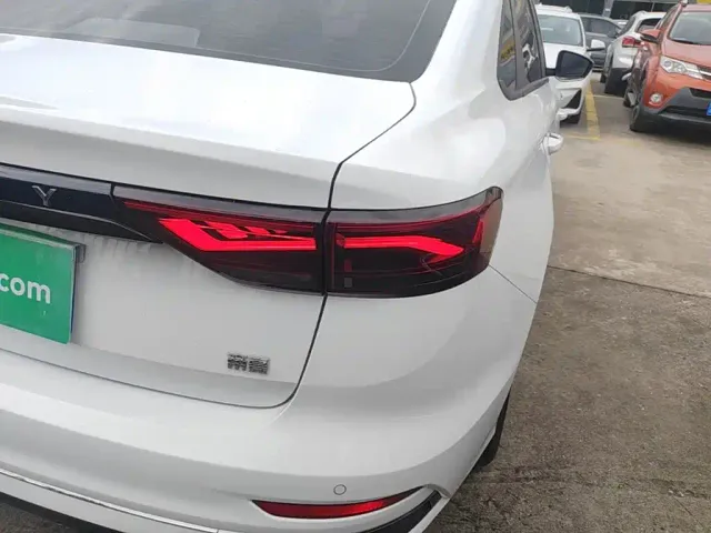 Geely Emgrand — Фото автомобиля 7