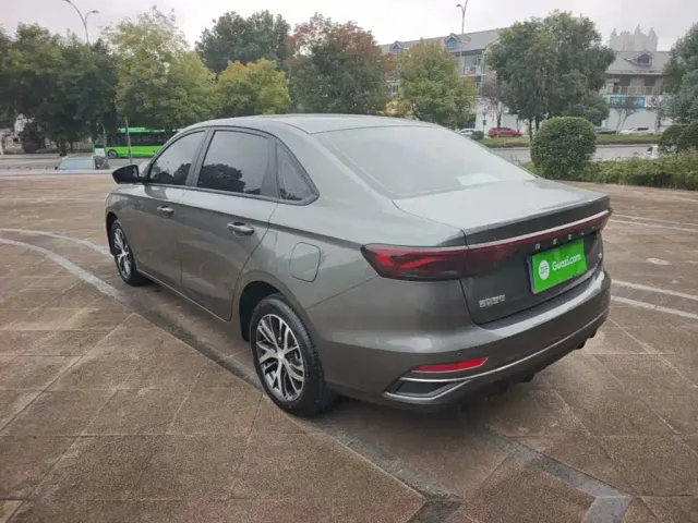 Geely Emgrand — Фото автомобиля 4