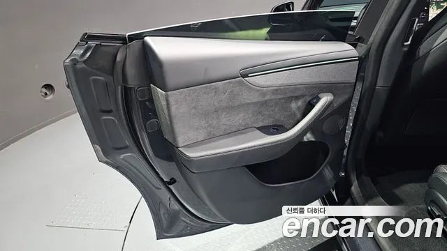 Tesla Model Y — Фото автомобиля 25