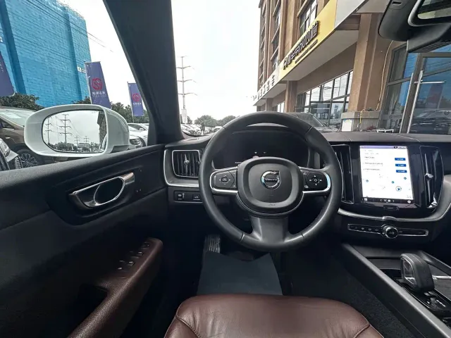 Volvo XC60 — Фото автомобиля 13