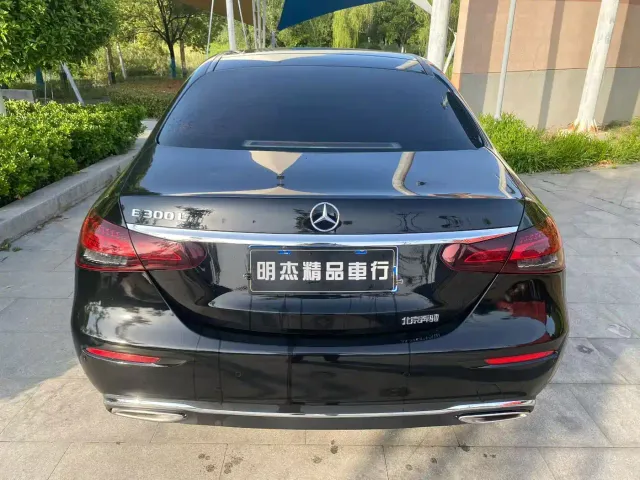 Mercedes-Benz E-Class — Фото автомобиля 8