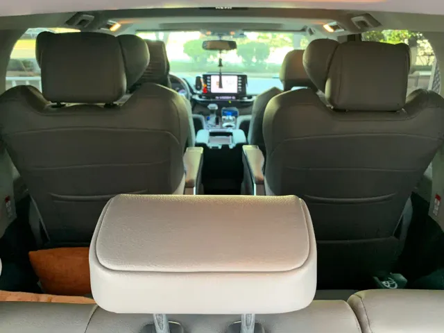 Toyota Sienna — Фото автомобиля 10