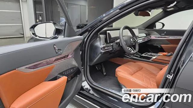 BMW 7-Series 7 серия (G70) 740i xDrive M Sport — Фото автомобиля 10