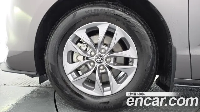 Toyota Sienna — Фото автомобиля 4