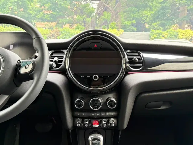 MINI Hatch — Фото автомобиля 16