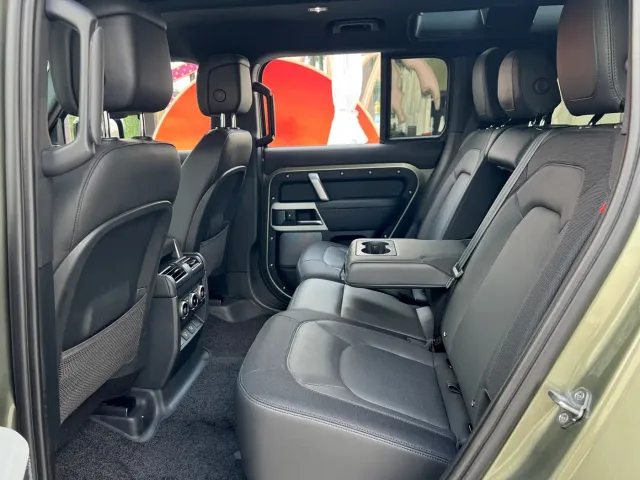 Land Rover Defender — Фото автомобиля 14