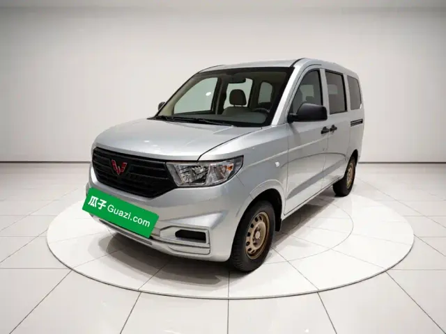 Фотография автомобиля — Wuling Hongguang V