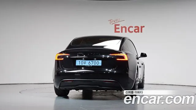 Tesla Model 3 — Фото автомобиля 4