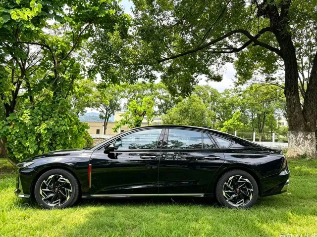 Hongqi H6 — Фото автомобиля 7