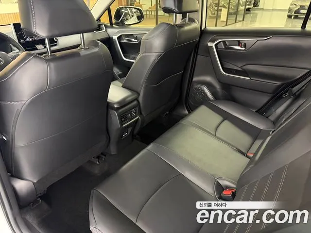 Toyota RAV4 Generation 5 — Фото автомобиля 11