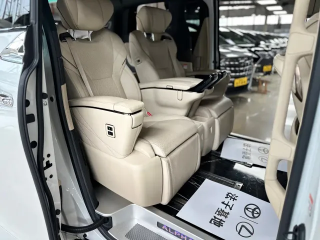 Toyota Alphard — Фото автомобиля 15