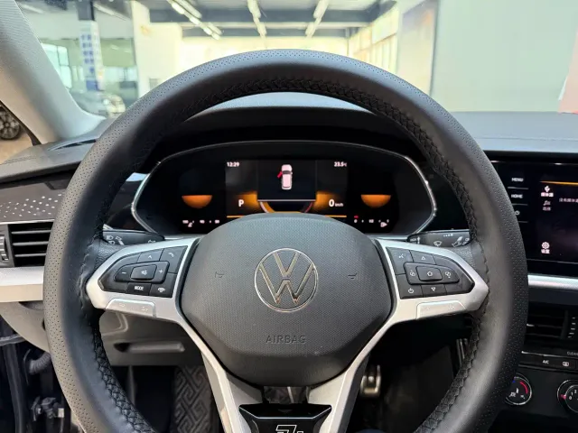 Volkswagen Passat — Фото автомобиля 6