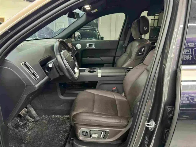 Li Auto L9 — Фото автомобиля 4