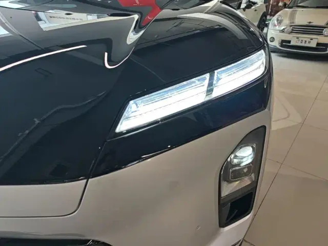 Nio ES8 — Фото автомобиля 23