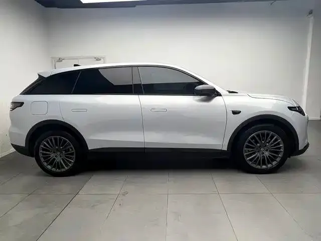 Leapmotor C11 — Фото автомобиля 7