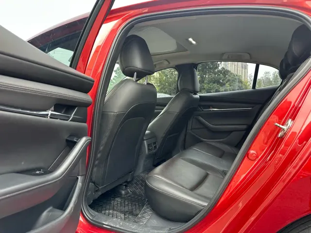 Mazda Axela — Фото автомобиля 15
