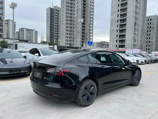 Tesla Model 3 — Фото автомобиля 5