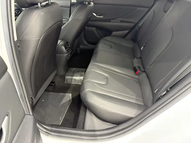 Hyundai Elantra — Фото автомобиля 14