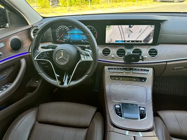 Mercedes-Benz E-Class — Фото автомобиля 7