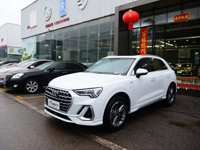 Фотография автомобиля — Audi Q3