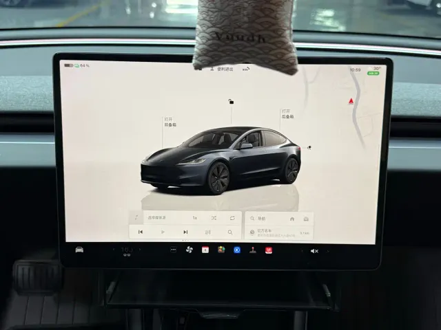Tesla Model 3 — Фото автомобиля 16