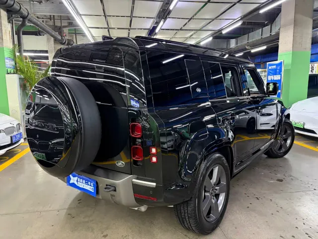 Land Rover Defender — Фото автомобиля 4
