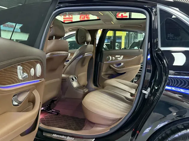 Mercedes-Benz E-Class — Фото автомобиля 5