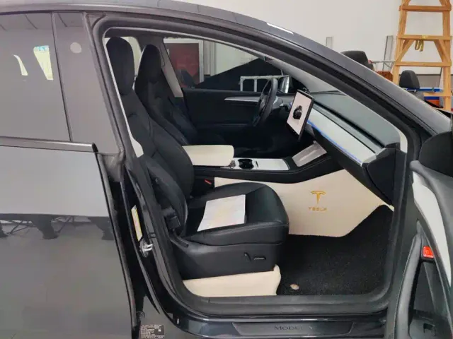 Tesla Model Y — Фото автомобиля 8