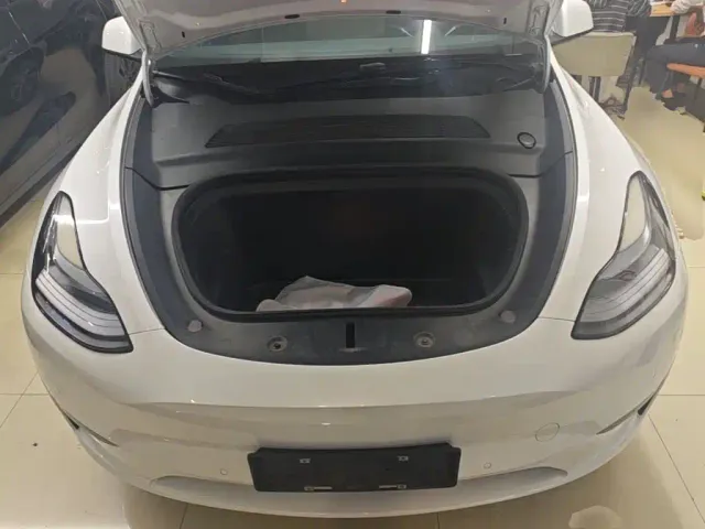 Tesla Model Y — Фото автомобиля 19