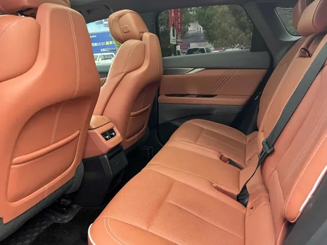 Cadillac Optiq — Фото автомобиля 10