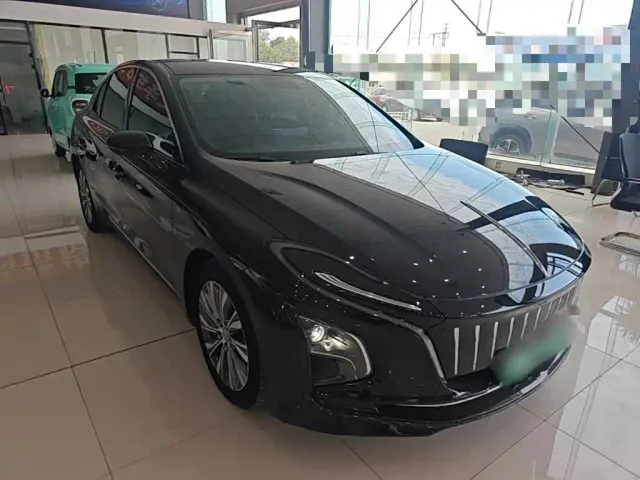 Hongqi E-QM5 — Фото автомобиля 3