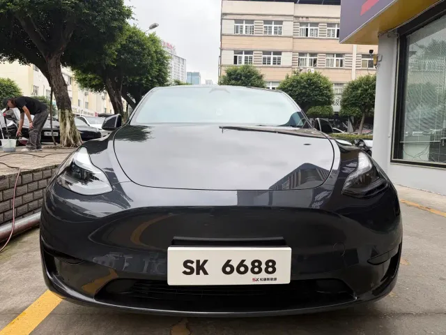 Tesla Model Y — Фото автомобиля 2