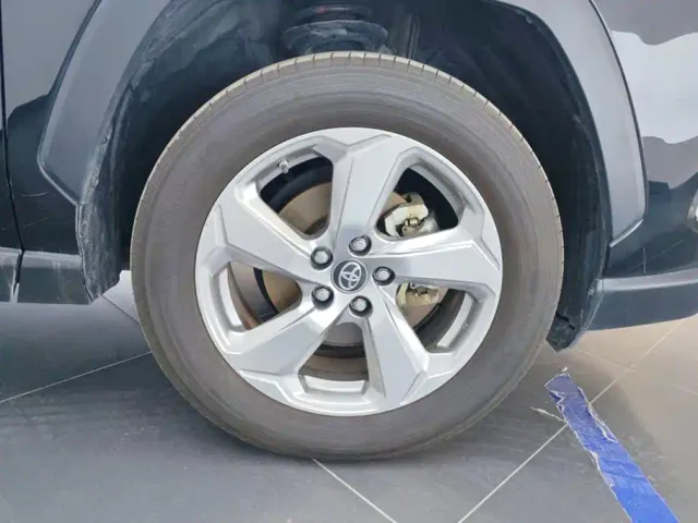 Toyota RAV4 — Фото автомобиля 6