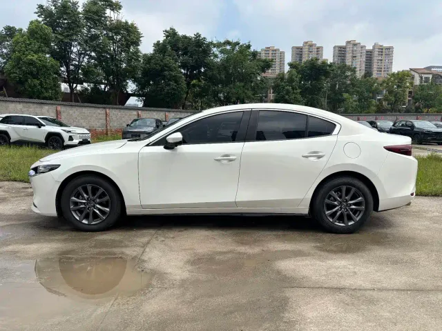Mazda Mazda3 Axela 2022 Mazda3 2.0L Automatic Sport Edition — Фото автомобиля 10