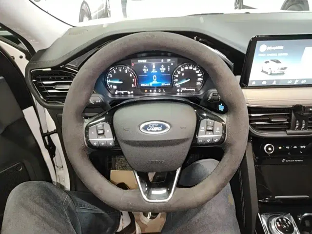 Ford Escape — Фото автомобиля 10