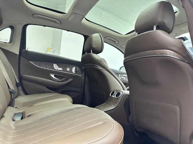 Mercedes-Benz E-Class — Фото автомобиля 15