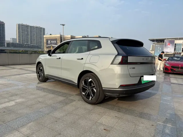 Volvo XC70 Plug-in Hybrid — Фото автомобиля 6