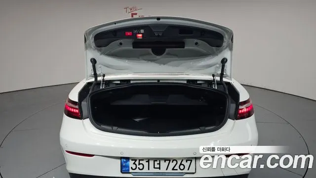 Mercedes-Benz E-Class — Фото автомобиля 16