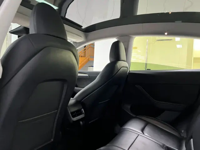 Tesla Model Y — Фото автомобиля 14