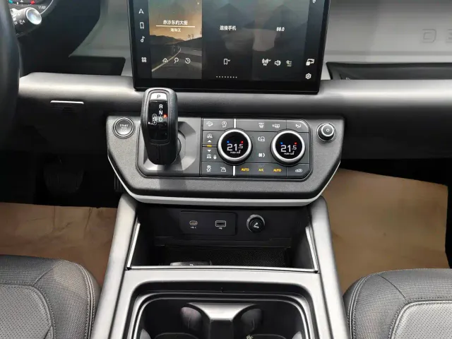 Land Rover Defender — Фото автомобиля 8