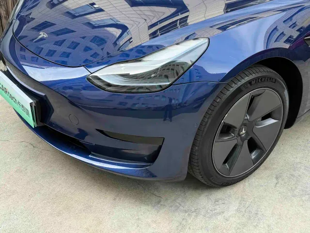 Tesla Model 3 — Фото автомобиля 5