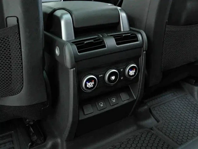 Land Rover Defender — Фото автомобиля 16