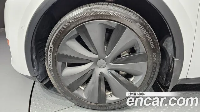 Tesla Model Y — Фото автомобиля 5